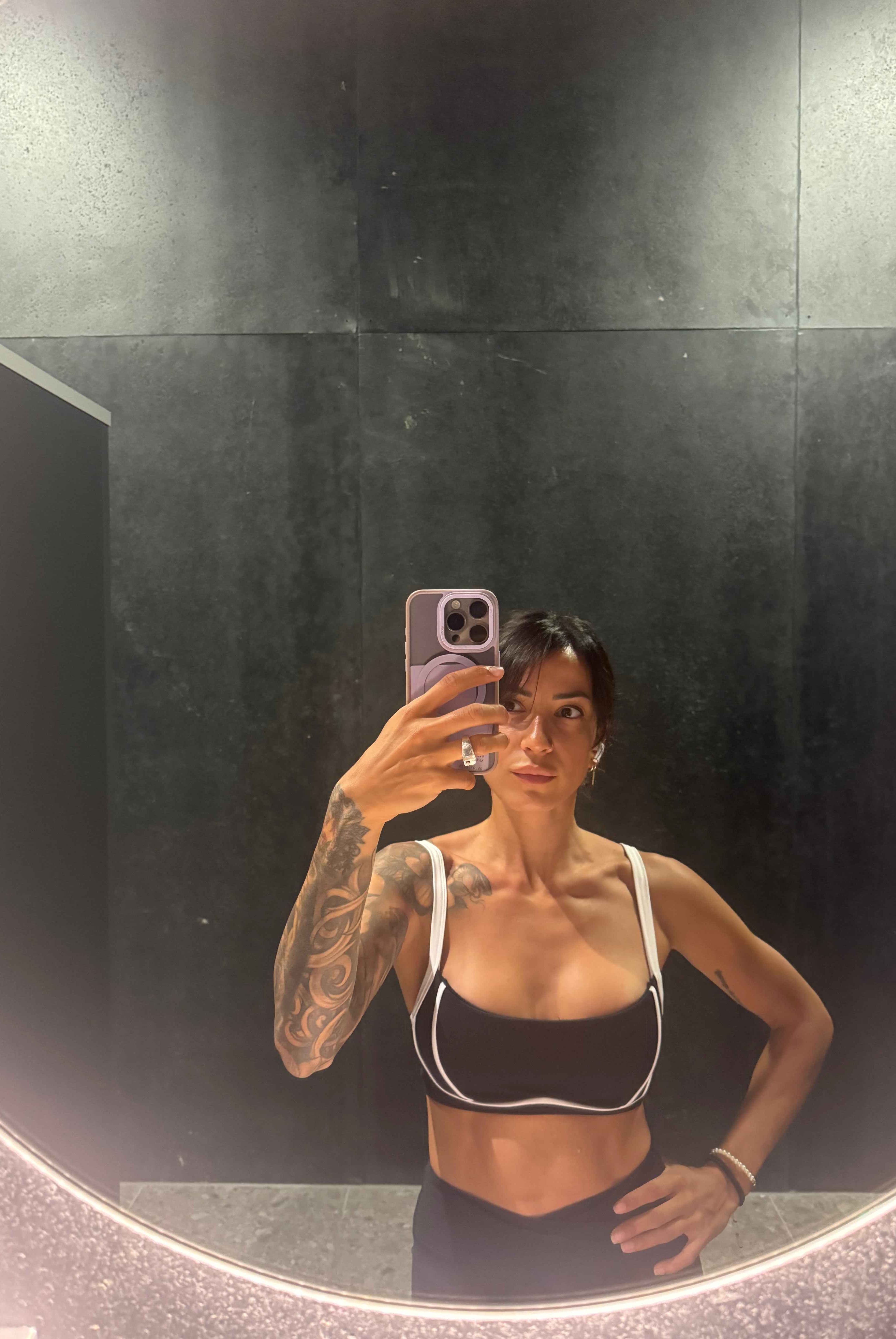 Elevate Sportbra - Black with White Lines